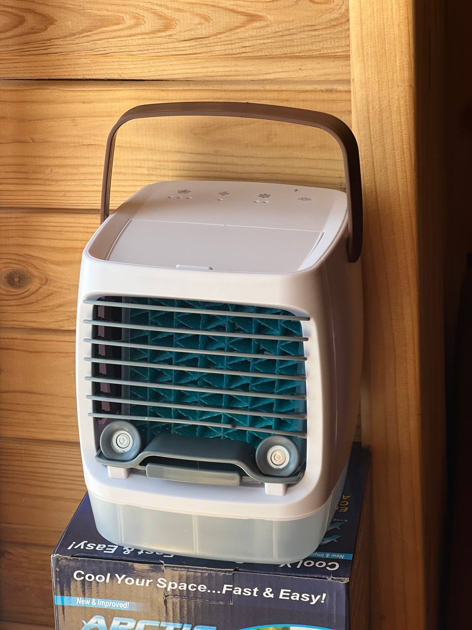 Портативний вентилятор USB з водяним охолодженням, розпилювач, Arctic air cooler AND XL-1375, зволожувач 2 Портативний вентилятор USB з водяним охолодженням, розпилювач, Arctic air cooler AND XL-1375, зволожувач - Зображення 2