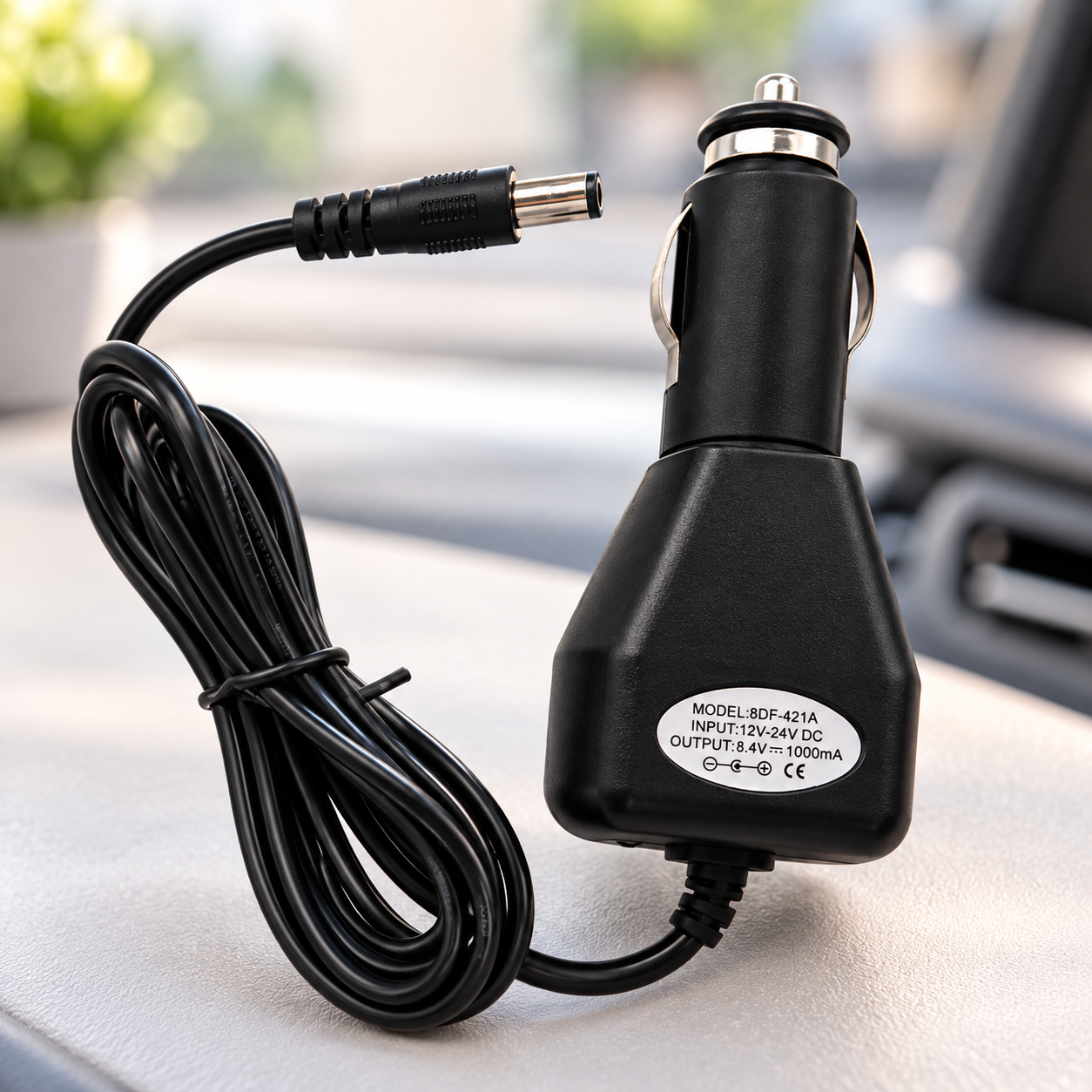 Автомобільний зарядний пристрій 12 V / Зарядний пристрій для акумулятора від прикурювача 1 Автомобільний зарядний пристрій 12 V / Зарядний пристрій для акумулятора від прикурювача
